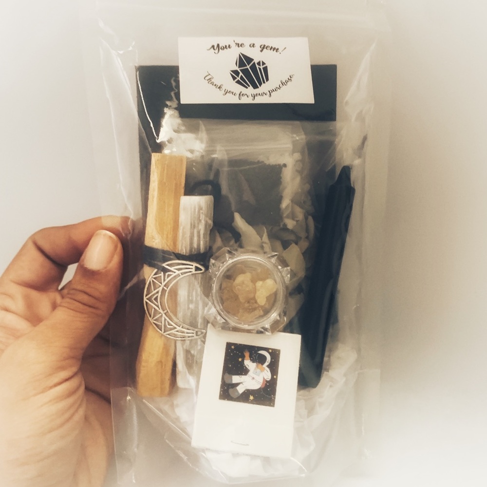 SPIRITUAL PROTECTION KIT - Picture 1 of 7